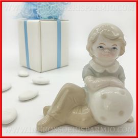 BAMBINO CON PALLONE STATUETTE BATTESIMO E COMUNIONE 2020 BOMBONIERE ORIGINALI ONLINE