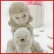 BIMBA SEDUTA CON ORSETTO STATUINE BATTESIMO IN CERAMICA BOMBONIERE PRIMA COMUNIONE
