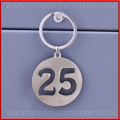 PORTACHIAVI COMPLEANNO E ANNIVERSARIO MEDAGLIA NUMERO 25 BOMBONIERE NOZZE ARGENTO VENTICINQUE ANNI UTILI 2020