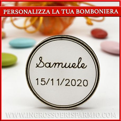 TAG DI LEGNO TONDO CON INCISIONE PERSONALIZZATA PREZZI INGROSSO APPLICAZIONE BOMBONIERE