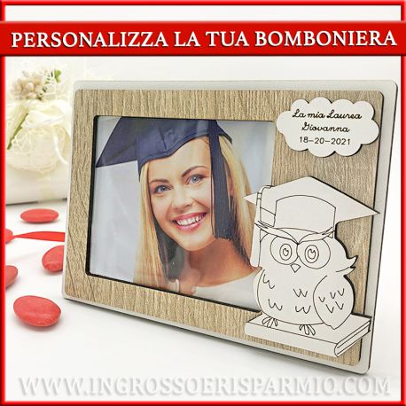 CORNICE LAUREA PORTAFOTO DA TAVOLO LEGNO CON GUFO E INCISIONE BOMBONIERE UTILI PERSONALIZZATE