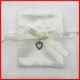 SACCHETTINI PER CONFETTI MATRIMONIO RASO BIANCO DECORATI CUORE CIONDOLO CONFETTATA ANNIVERSARIO FAI DA TE INGROSSO