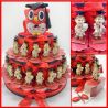 TORTA DI BOMBONIERE CON GUFETTO PELUCHE E STATUINE IN RESINA LAUREATI CON TOCCO CONFETTATA ECONOMICA