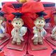 TORTA DI BOMBONIERE CON GUFETTO PELUCHE E STATUINE IN RESINA LAUREATI CON TOCCO CONFETTATA ECONOMICA