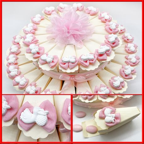 TORTA DI BOMBONIERE CON FIOCCHETTI ROSA E GESSO CICOGNA CON FAGOTTO BOMBONIERE NASCITA ORIGINALI BIMBA