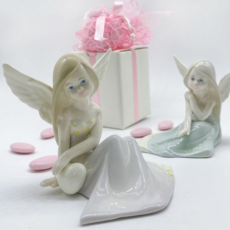 ANGIOLETTI IN PORCELLANA SEDUTI BOMBONIERE ECONOMICHE BATTESIMO COMUNIONE FEMMINUCCIA