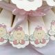 TORTA DI BOMBONIERE CON CIONDOLO ANGIOLETTO ROSA PENSIERINI NASCITA FEMMINUCCIA BATTESIMO BIMBA