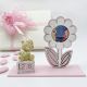 CORNICI DA TAVOLO A FORMA DI FIORE CON CALENDARIO PERPETUO E ORSETTO ROSA BOMBONIERE BATTESIMO BIMBA