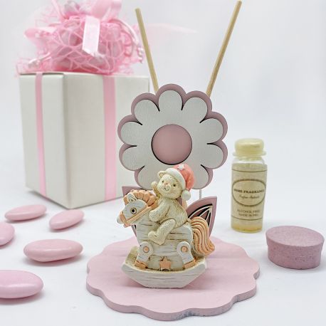 PROFUMATORE PER AMBIENTI CON FIORE E ORSETTO SU CAVALLO A DONDOLO BOMBONIERE BATTESIMO BAMBINA