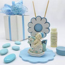 DIFFUSORI DI AROMI FIORE CELESTE CON ORSETTO SU CAVALLUCCIO BOMBONIERE ECONOMICHE MASCHIETTO