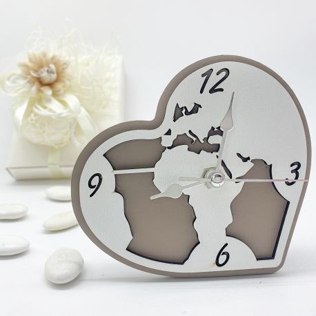 BOMBONIERE TEMA VIAGGIO OROLOGIO A FORMA DI CUORE CON MAPPAMONDO MATRIMONIO 2023