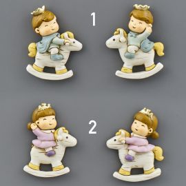 MAGNETI PRINCIPI E PRINCIPESSE SU CAVALLO A DONDOLO BOMBONIERE NASCITA ORIGINALI