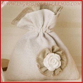 SACCHETTI PORTACONFETTI JUTA BOMBONIERE MATRIMONIO PANNA AVANA CON FIORE IN GESSO ELEGANTI