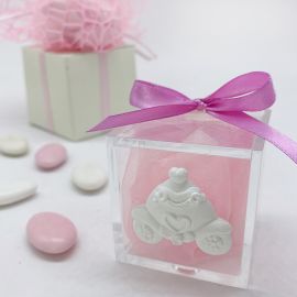 SCATOLINA PLEX TRASPARENTE PORTACONFETTI SEGNAPOSTO A FORMA DI CUBO CON GESSETTO CARROZZA