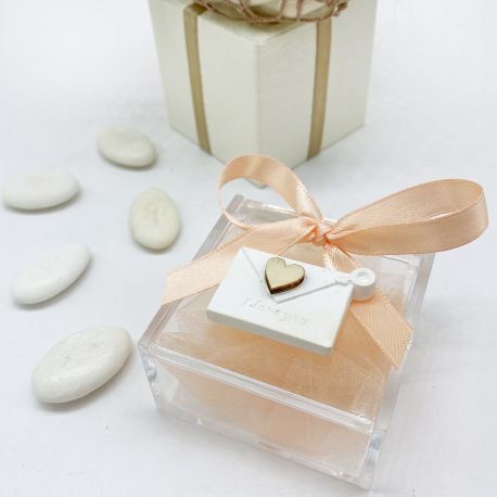 SCATOLINA PLEX TRASPARENTE PORTACONFETTI CON APPLICAZIONE BUSTA LETTERA "I LOVE YOU"