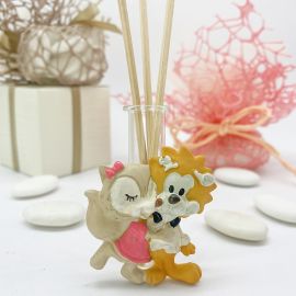 BOMBONIERA FIALA PROFUMATORE CON COPPIA LEONE E VOLPE ABBRACCIATI