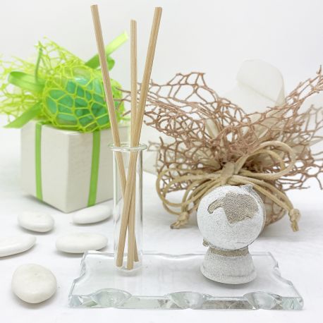 BOMBONIERA CON MAPPAMONDO: BASE IN VETRO CON AMPOLLA PROFUMATORE, PORTA MATITA E MONOFIORE