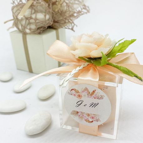 SCATOLINA PLEXIGLASS CON FIORE E ADESIVO PERSONALIZZABILE - UN RICORDO ELEGANTE E UNICO PER LE NOZZE