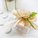 SCATOLINA PLEXIGLASS CON FIORE E ADESIVO PERSONALIZZABILE - UN RICORDO ELEGANTE E UNICO PER LE NOZZE
