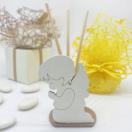 DIFFUSORE D'ESSENZA CON ANGIOLETTO IN PREGHIERA BOMBONIERA BATTESIMO