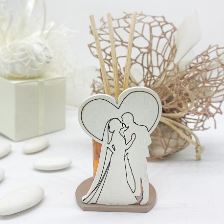 MINI PROFUMATORE CON SPOSI RACCHIUSI IN UN CUORE BOMBONIERE MATRIMONIO
