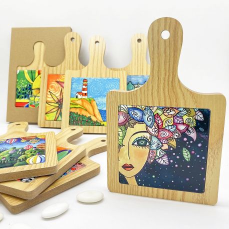 ARTE NELLA CUCINA - BOMBONIERA UTILE MATRIMONIO SOTTOPENTOLA A FORMA DI TAGLIERE IN LEGNO E CERAMICA DECORAZIONE DIPINTO NAIF