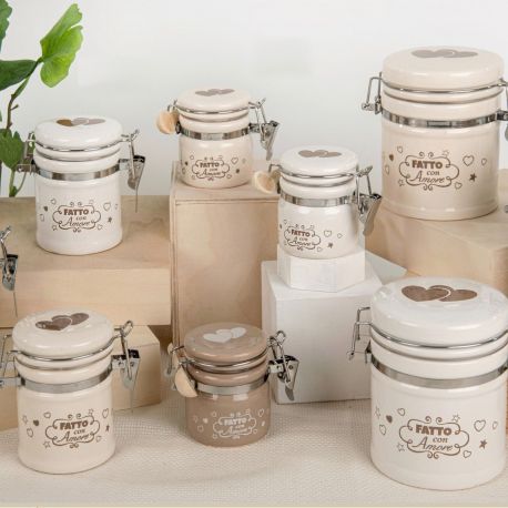 BARATTOLI CON CHIUSURA ERMETICA CON CUORE E FRASE "FATTO CON AMORE" COLORI ASSORTITI, CONFETTATA E SEGNAPOSTO