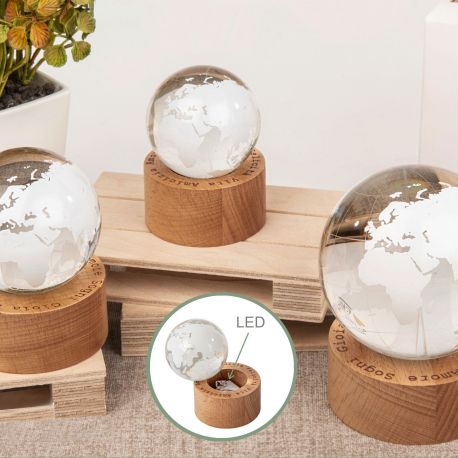 MAPPAMONDO LED CON BASE IN LEGNO: FELICITÀ, AMORE, SOGNI, GIOIA