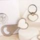 SET STAPPA BOTTIGLIE E PORTACHIAVI CON CUORE IDEE BOMBONIERE MATRIMONIO PERSONALIZZABILE