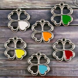 CIONDOLO QUADRIFOGLIO PORTAFORTUNA CON FOGLIA ASSORTITA IN VARI COLORI