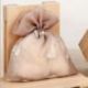 DELICATO SACCHETTO PORTACONFETTI IN ORGANZA BEIGE CON CUORICINI BIANCHI