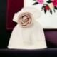 PORTACONFETTI SACCHETTO IN ORGANZA PANNA CON FIOCCO E FIORE A FORMA DI ROSA