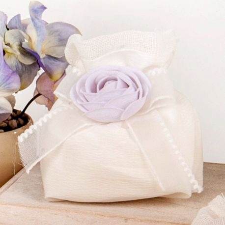 SACCHETTINO A BASE ROTONDA CON ROSA BIANCA CONFETTATA CHIC