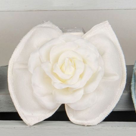 ELEGANZA E VERSATILITA': SACCHETTO PORTACONFETTI A FORMA DI FIOCCO CON ROSA BIANCA CENTRALE