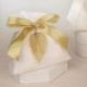 BOMBONIERA LINEA FOGLIA BAG SACCHETTINO BIANCO IN COTONE CON FIOCCHETTO E DOPPIO CIONDOLO BEIGE