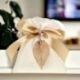 BOMBONIERA LINEA FOGLIA BAG SACCHETTINO BIANCO IN COTONE CON FIOCCHETTO E DOPPIO CIONDOLO BEIGE