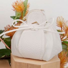 SACCHETTINI BIANCHI A FORMA DI BORSETTA -PORTA CONFETTI IN COTONE CON ECOPELLE -BOMBONIERE 40 ANNI