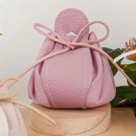 BOMBONIERA ROSA A FORMA DI BORSETTA: REGALA UN'IDEA RAFFINATA ED ECONOMICA