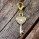 CHARM DORATO A FORMA DI CHIAVE CON BRILLANTINI