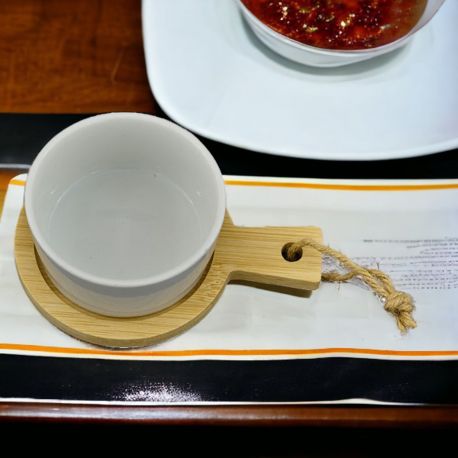 CIOTOLINA BIANCA IN CERAMICA CON BASE IN LEGNO BAMBOO!APERITIVO PERFEATTO