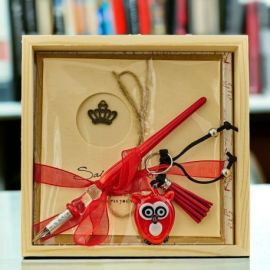 SET PENNA STILOGRAFICA, PORTA CHIAVE E BLOCKNOTES IN LEGNO PER LAUREA