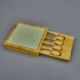 TAGLIERE BOX CON 4 COLTELLI IN LEGNO NEUTRO E CERAMICA VERDE