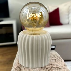 LAMPADA BIANCA CON SCRITTA LOVE IN PORCELLANA