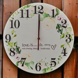 OROLOGIO DA PARETE CON DECORAZIONE FLOREALE E FRASE "LOVE IS...LIFE SHARING"