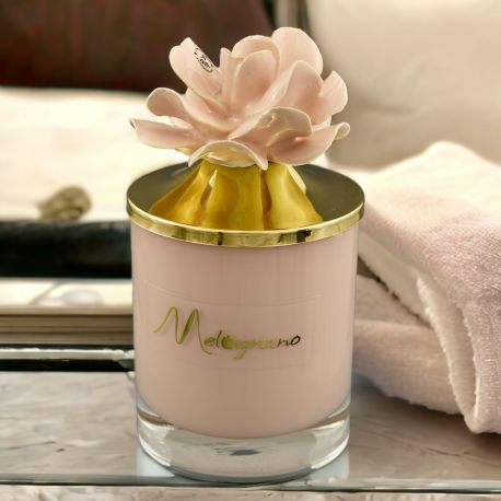 ELEGANTE CANDELA PROFUMATA CON TAPPO ORO E FIORE CAPODIMONTE ROSA CIPRIA