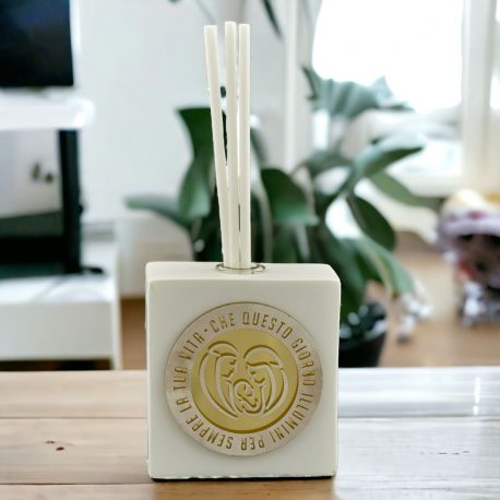 PROFUMATORE AMBIENTE MODERNO CON SACRA FAMIGLIA STILIZZATA E FRASE