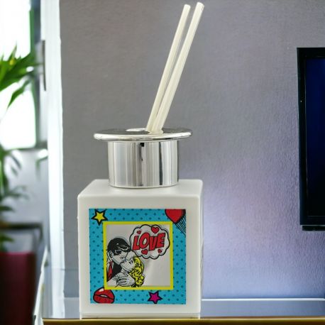 DIFFUSORE ESSENZA POP ART CON RAGAZZI CHE SI BACIANO