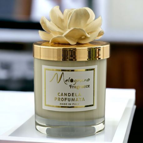 CANDELA AVORIO CON PARTICOLARE PORTACANDELA CON ROSA IN CAPODIMONTE IN TINTA