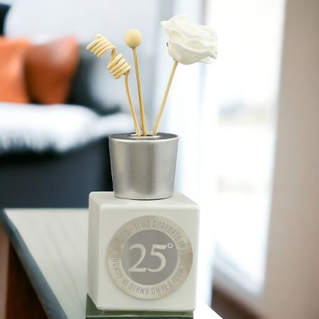 DIFFUSORE ESSENZA TONDO CON NUMERO 25 ° E FRASE SULL'AMORE