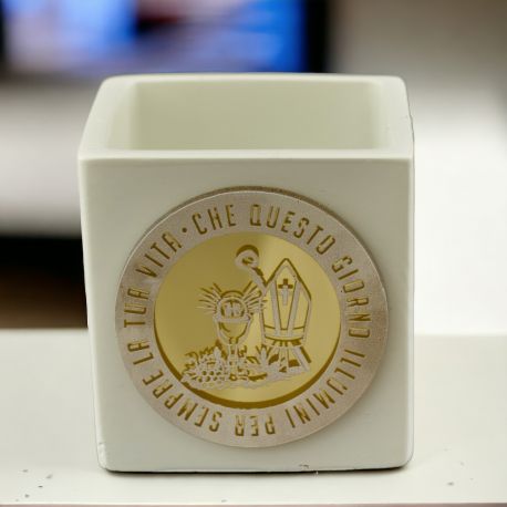 PORTACANDELA CON MITRA, PASTORALE,OSTIA E FRASE